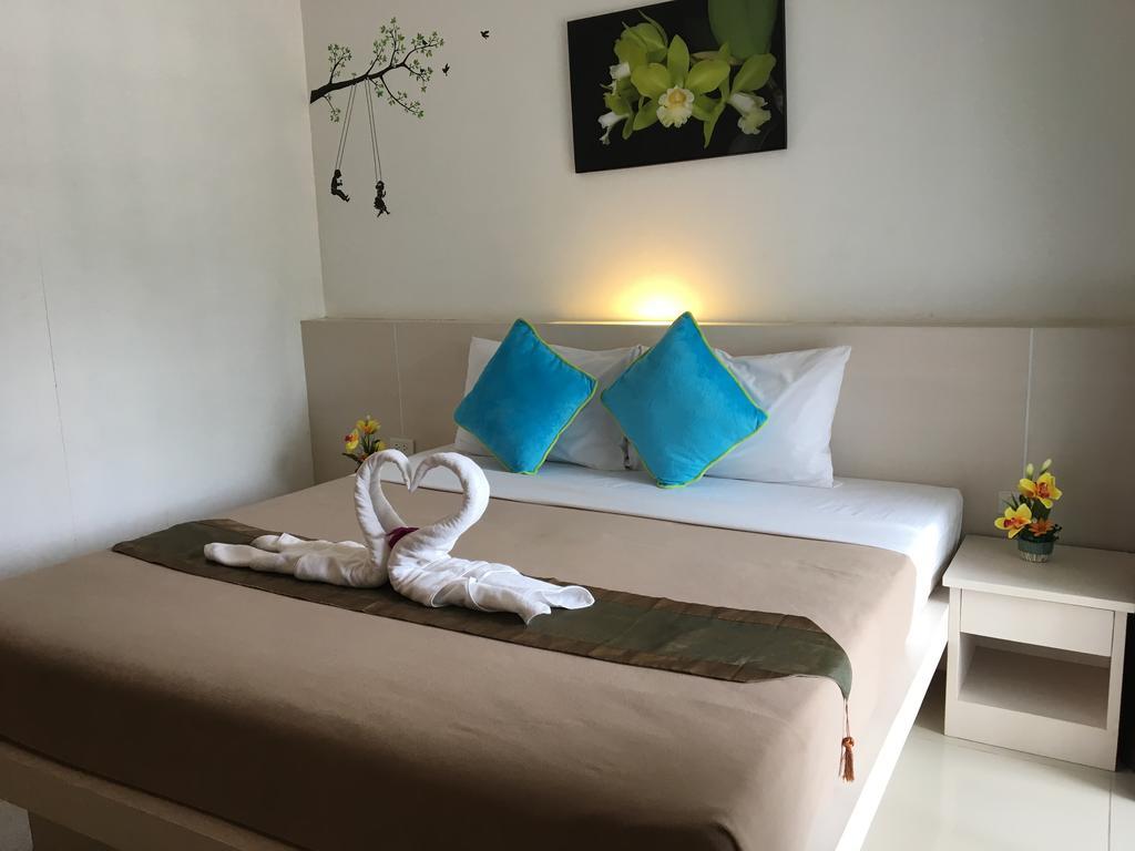 Phuthara Hostel Phuket Exterior foto