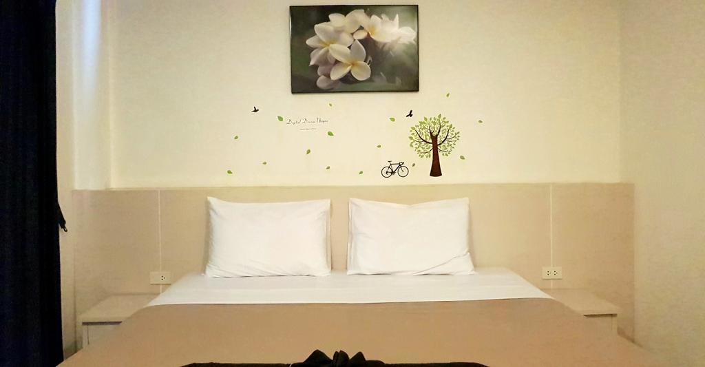 Phuthara Hostel Phuket Exterior foto