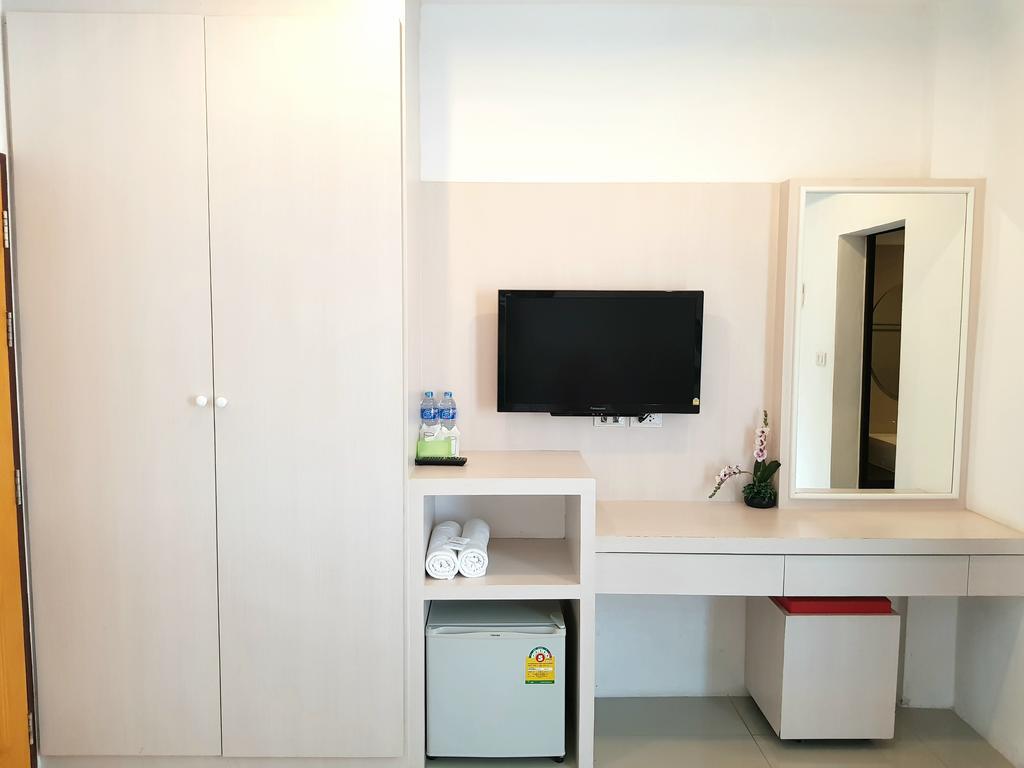 Phuthara Hostel Phuket Exterior foto
