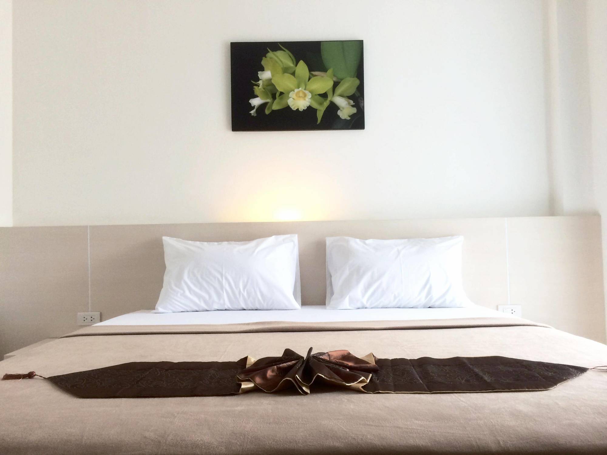 Phuthara Hostel Phuket Exterior foto