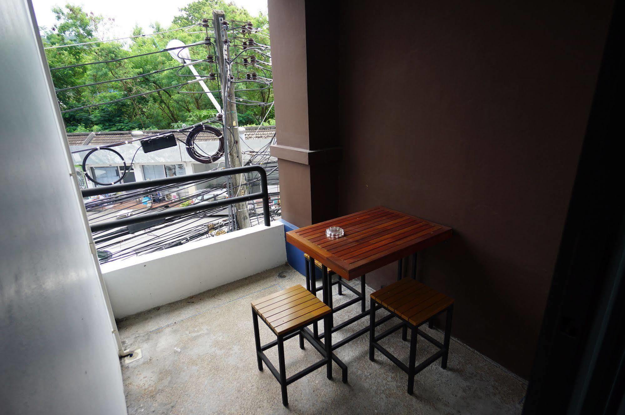 Phuthara Hostel Phuket Exterior foto