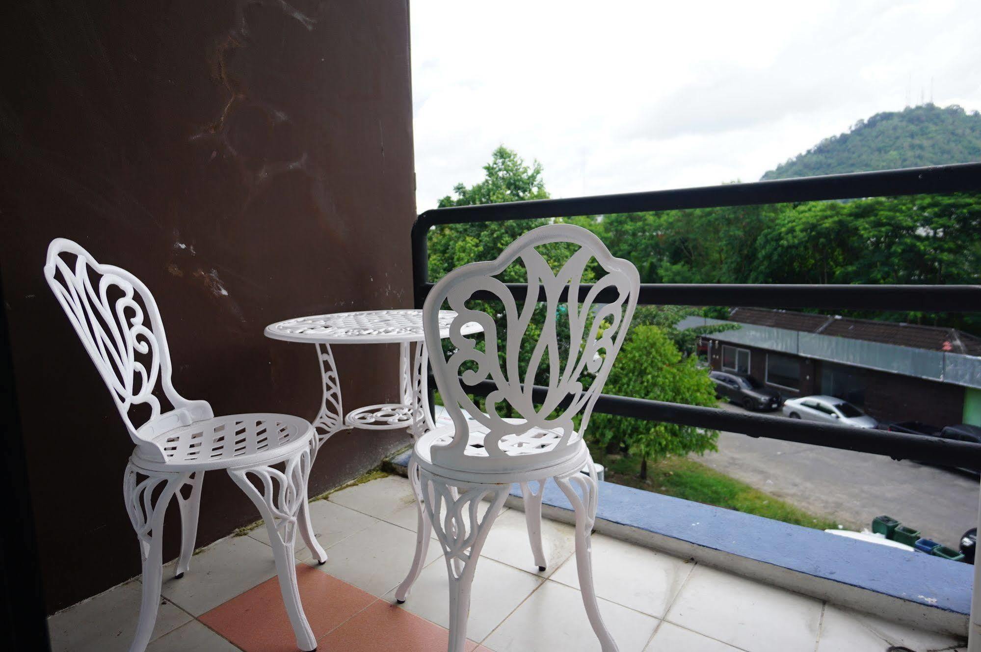 Phuthara Hostel Phuket Exterior foto